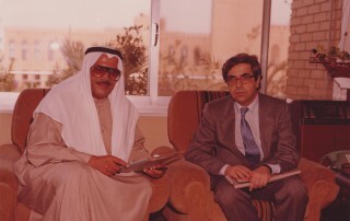 الأستاذ فؤاد مطر مع السيد عبداللطيف البحر- الكويت آذار 1984