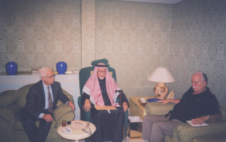 لقاء بالشيخ عبد العزيز التويجري في منزله بالرياض حضره الصديق المشترَك الأستاذ شفيق الحوت