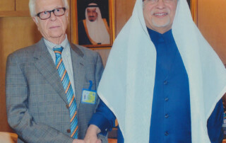 لقاء في بيروت مع السفير السعودي (قبل توزيره) الدكتور عبدالعزيز خوجة ضم نخبة من الإعلاميين والسياسيين والمثقفين