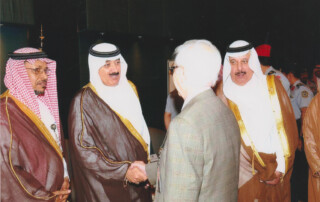 مع الأمير متعب بن عبدالله بن عبدالعزيز والشيخ عبدالمحسن بن عبدالعزيز التويجري