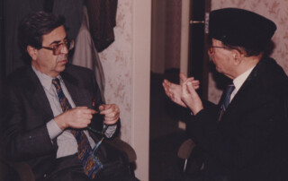 ومع المؤرخ عالم الإجتماع العراقي الدكتور علي الوردي كانون الأول 1990 للإتفاق معه على نشر كتاب جديد له على حلقات في التضامن ومع المؤرخ عالم الإجتماع العراقي الدكتور علي الوردي كانون الأول 1990 للإتفاق معه على نشر كتاب جديد له على حلقات في التضامن