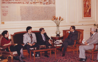 الأستاذ فؤاد مطر مع الأستاذ أسامة الباز في القاهرة- كانون الأول 1985 الأستاذ فؤاد مطر مع الأستاذ أسامة الباز في القاهرة- كانون الأول 1985