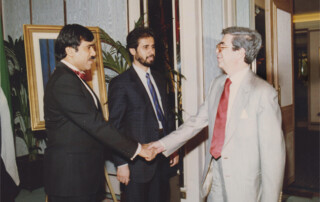 الأستاذ فؤاد مطر مع وزير الإعلام الإماراتي الأستاذ عبدالله النويس-لندن1989 الأستاذ فؤاد مطر مع وزير الإعلام الإماراتي الأستاذ عبدالله النويس-لندن1989