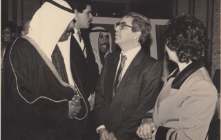 خلال لقاء في لندن طابعه عائلي بولي العهد الكويتي الغائب الحاضر الشيخ سعدالعبدالله السالم الصباح